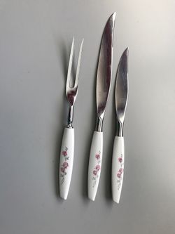 Vintage Carving Set 3 Pieces Like  New Condition , Pink Rosebuds ,On White ? Handles Sheffield England. Rare, Find, Nice For Easter Dinner.