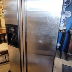 Refrigerator 