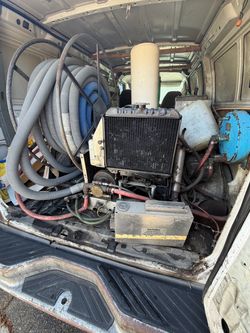 Carpet cleaning machine