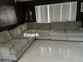 Cindy Crawford 4 pc Deep Seating Couch