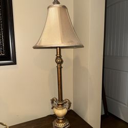 🛋️ Table Lamp– $15