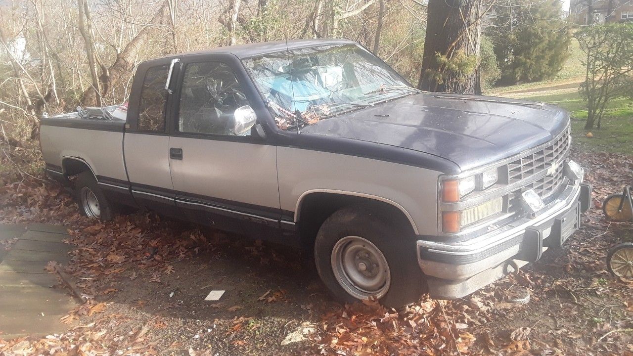 89 chevy 1500 parts only .350 motor runs. Great needs fuel pump