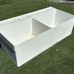 Extra Large Sink (wall mounted)
