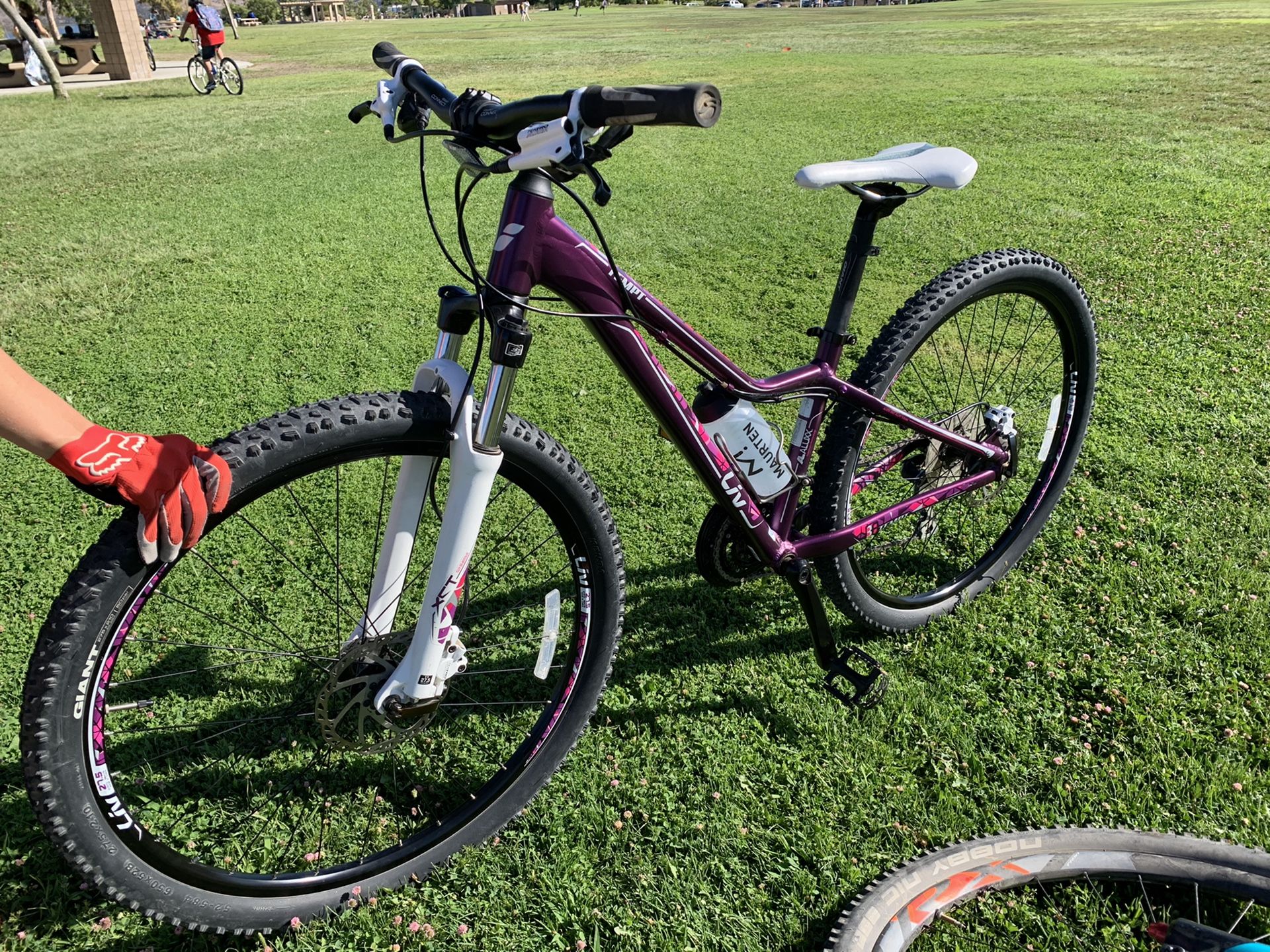 Girls bike size Small with 27.5 wheels