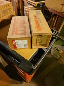 Senco Staples 2 1/2 And 1 1/2 