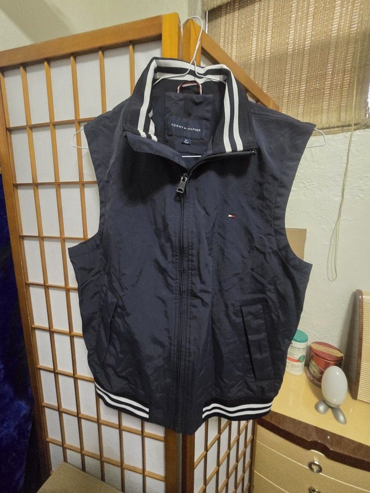 Tommy Hilfiger Men's Sleeveless Jacket.