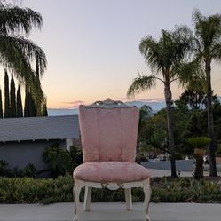 Beautiful Vintage Pink Accent Chair