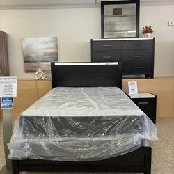 New Queen Bedroom Group