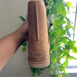 Youth Size 6 Weather Resistant Short Ugg Boots 