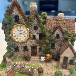 W. Widdop Country Cottage Mantel Clock – Vintage English Quartz Clock – Ceramic Cottage Decor Timepiece