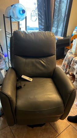 Free recliner with lift