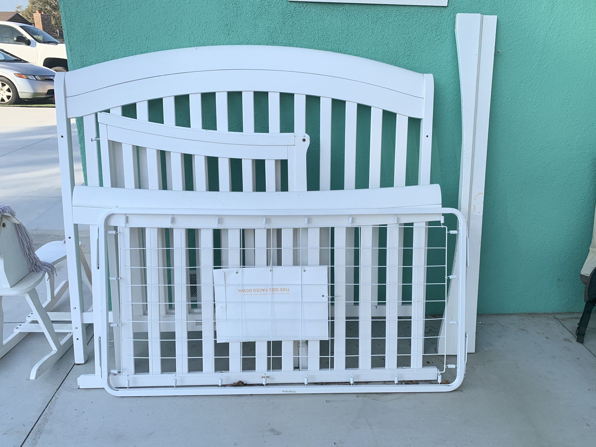 White convertible baby crib & mattress