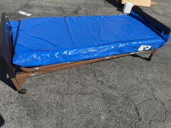 Drive full electric hospital bed with half rails (like new)