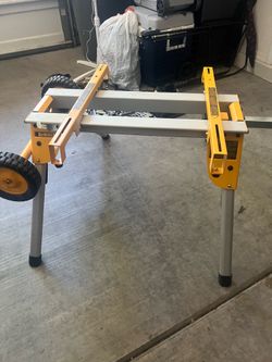 Dewalt saw stand