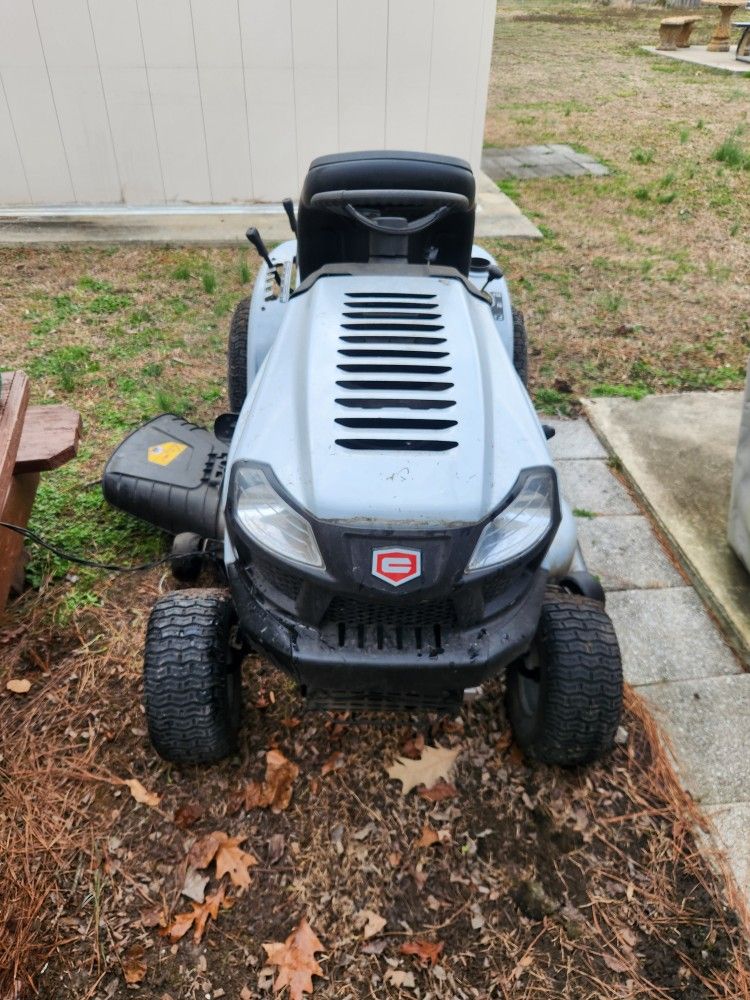 Craftsmen  Riding  Mower