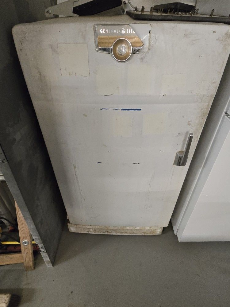 GE Refrigerator