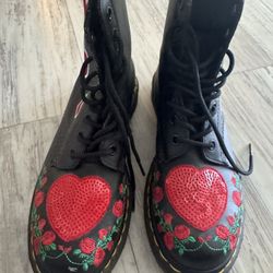 Dr. Martens Black And Red Hearts 