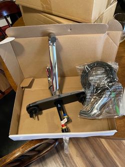 BRAND NEW Kitchen Sink Faucet/Sprayer Combo