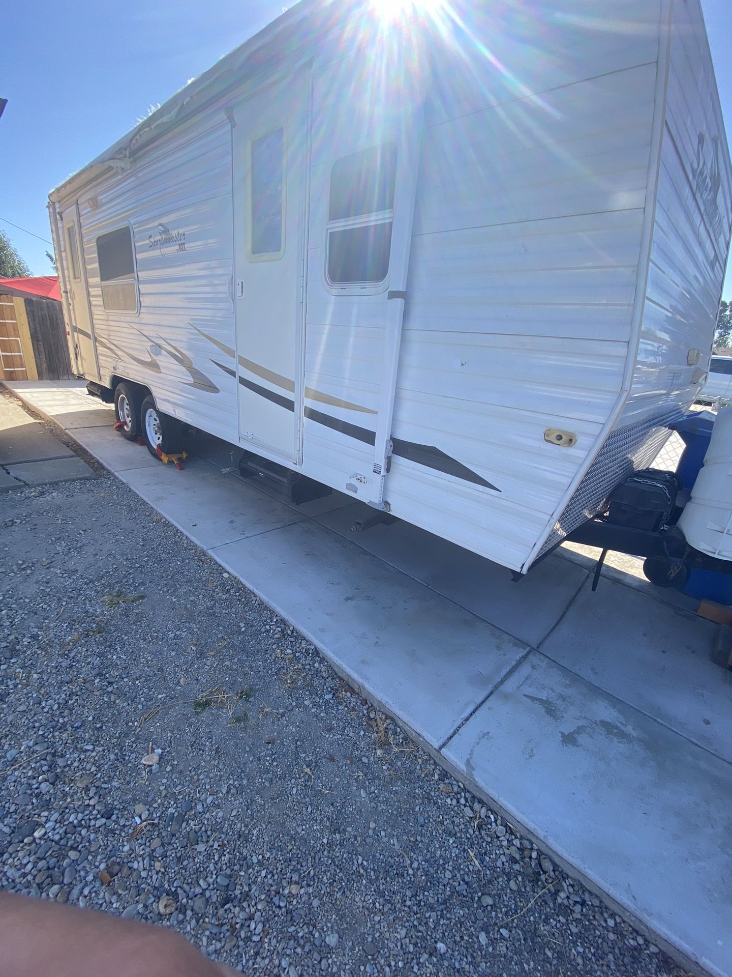 Nice Camper Trailer Pink In Hand