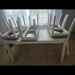 Dining set in super condition almost new condition