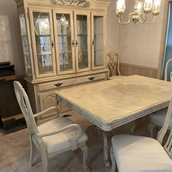 Beautiful Dining Room Table (6) Chairs And China Cabinet(excellent Condition )
