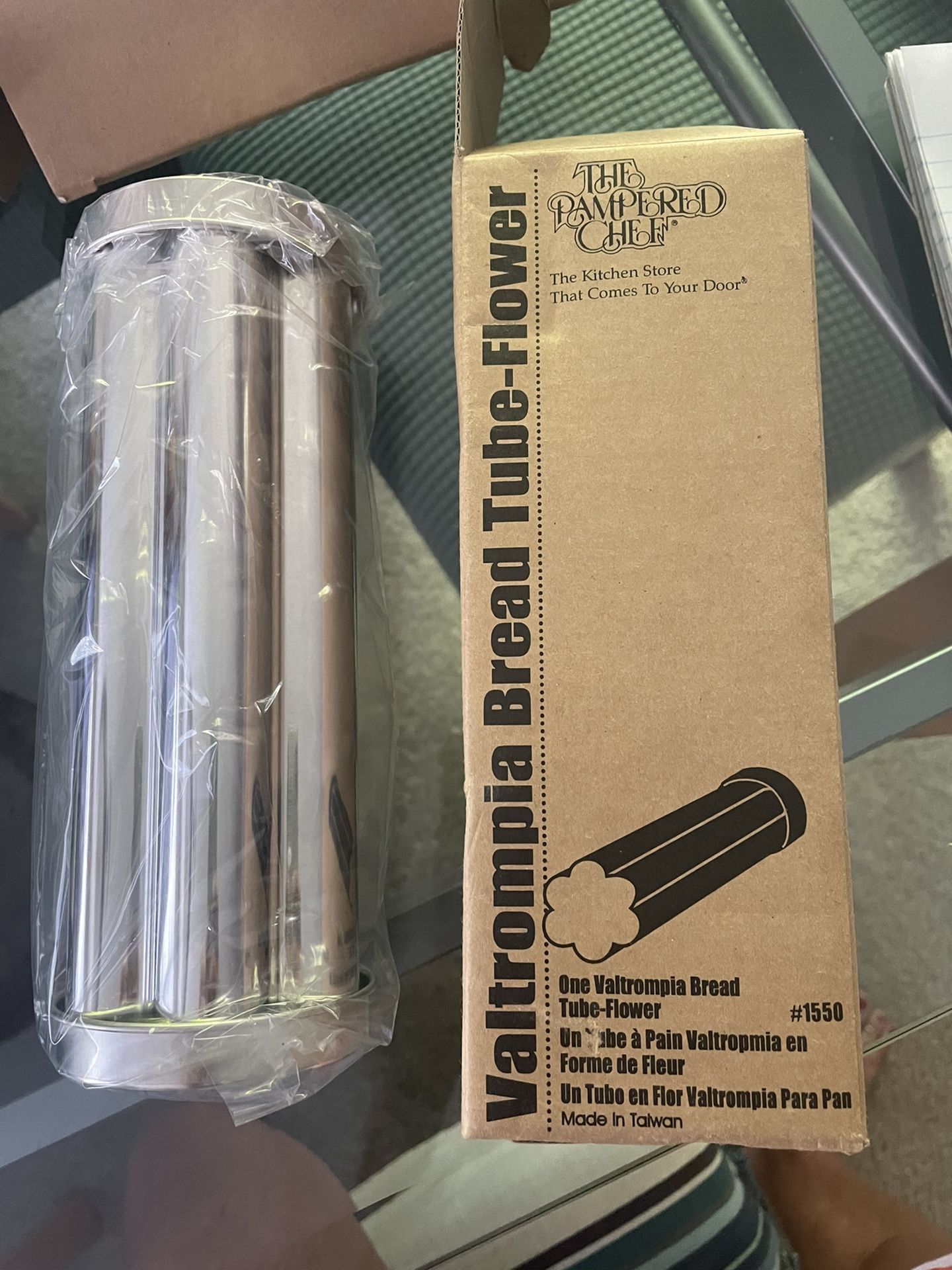 Pampered Chef- NEW /Valtrompia Bread Tube- Flower - New 