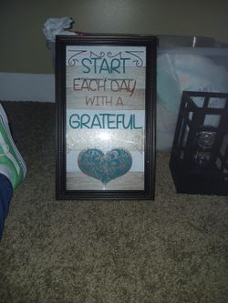 Brown Picture Frame Says Start Each Day With A Greatful Heart
