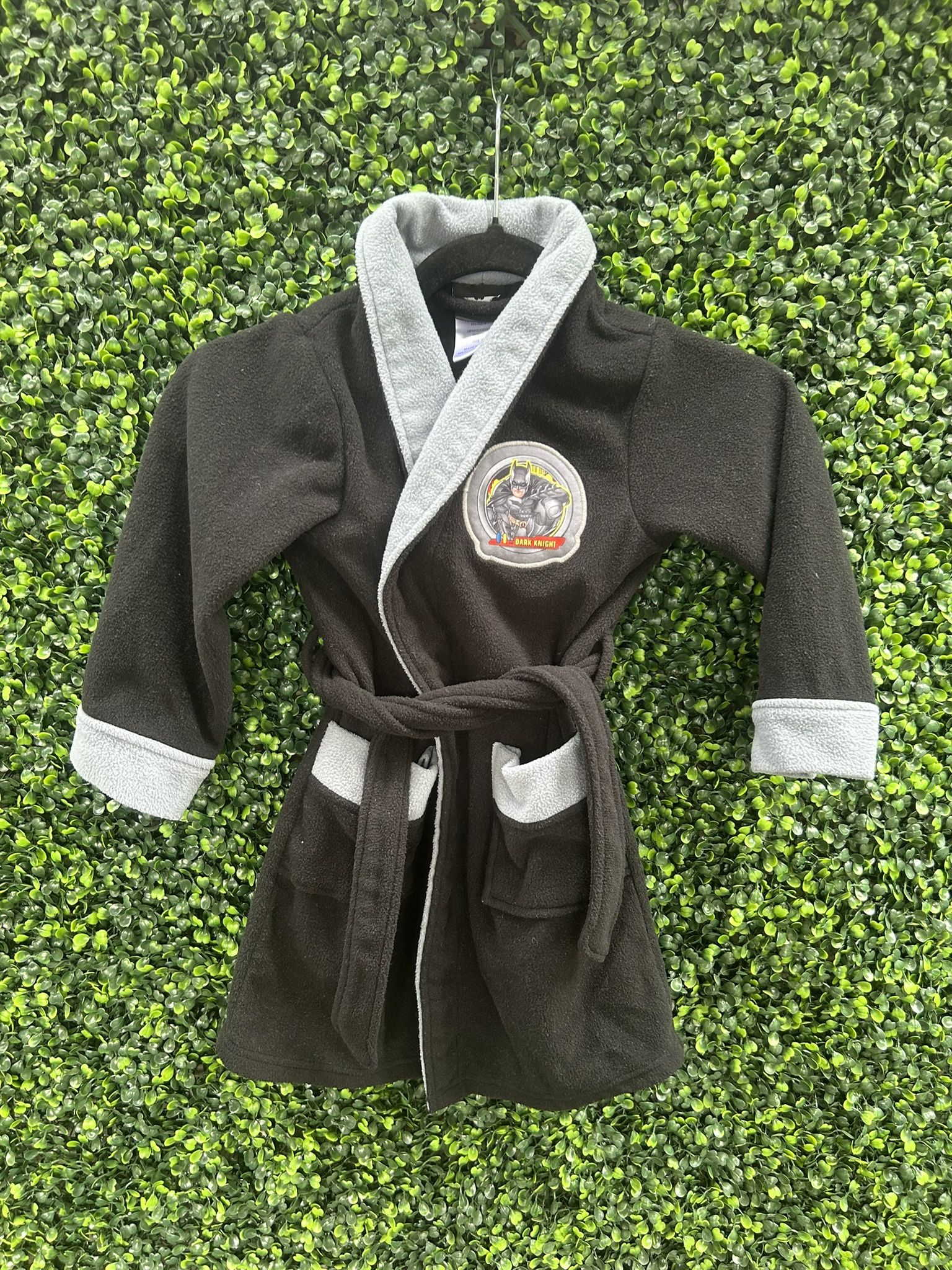 Dark Knight Batman Boys Fleece Robe. XS Black w/ Gray.