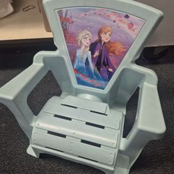Disney Frozen toddler-sized Adirondack chair features Elsa and Anna from Frozen 2. 