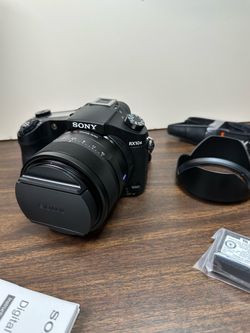 Sony RX10II, Model DSC-RX10M2