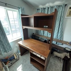 Computer Desk with Attachable Hutch – Solid Wood, Excellent Quality – $200