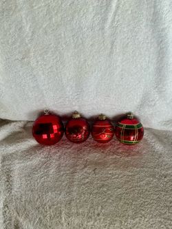 Red Christmas Ornament Set ā 4 Festive Holiday Balls (Gold Glitter Designs)