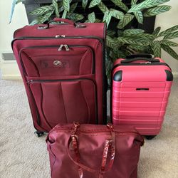 Travel Luggage Set, 3 piece, good quality and good condition.  American Tourister large softside checked suitcase, 30”H x 21”W x 11”D, 4 dual wheels, 