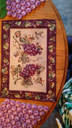 Set of 8 placemats and 3 pot holders