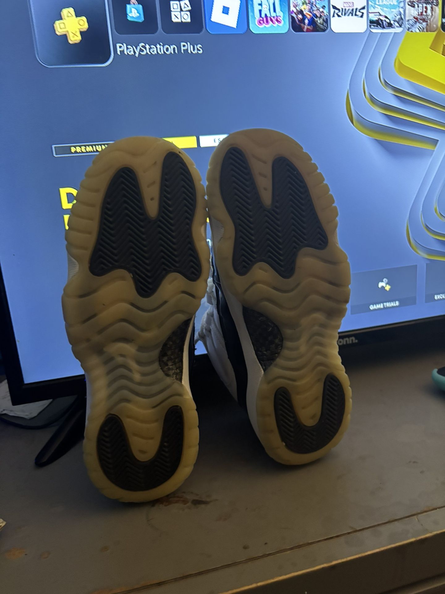Jordan 11 grattitude Size 7