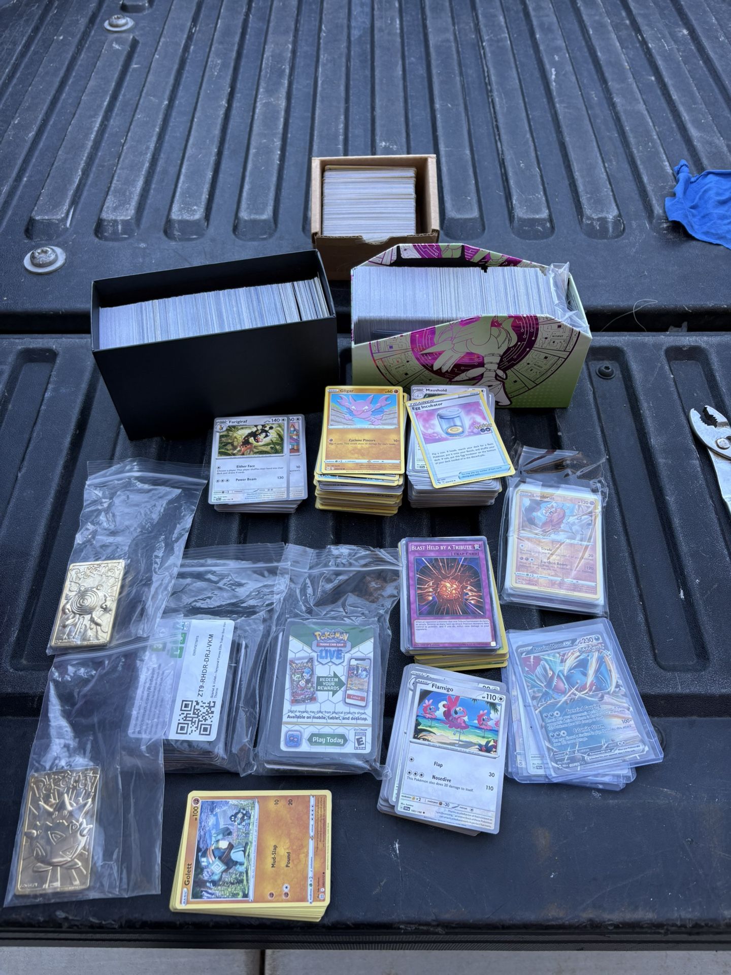 Pokémon Trading Cards Lot ( Hesperia Ca )