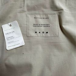 Beautiful Ashley Furniture Queen bed in great condition with a warm, rustic wood finish. Solid and well-built, this bed has a timeless farmhouse look 