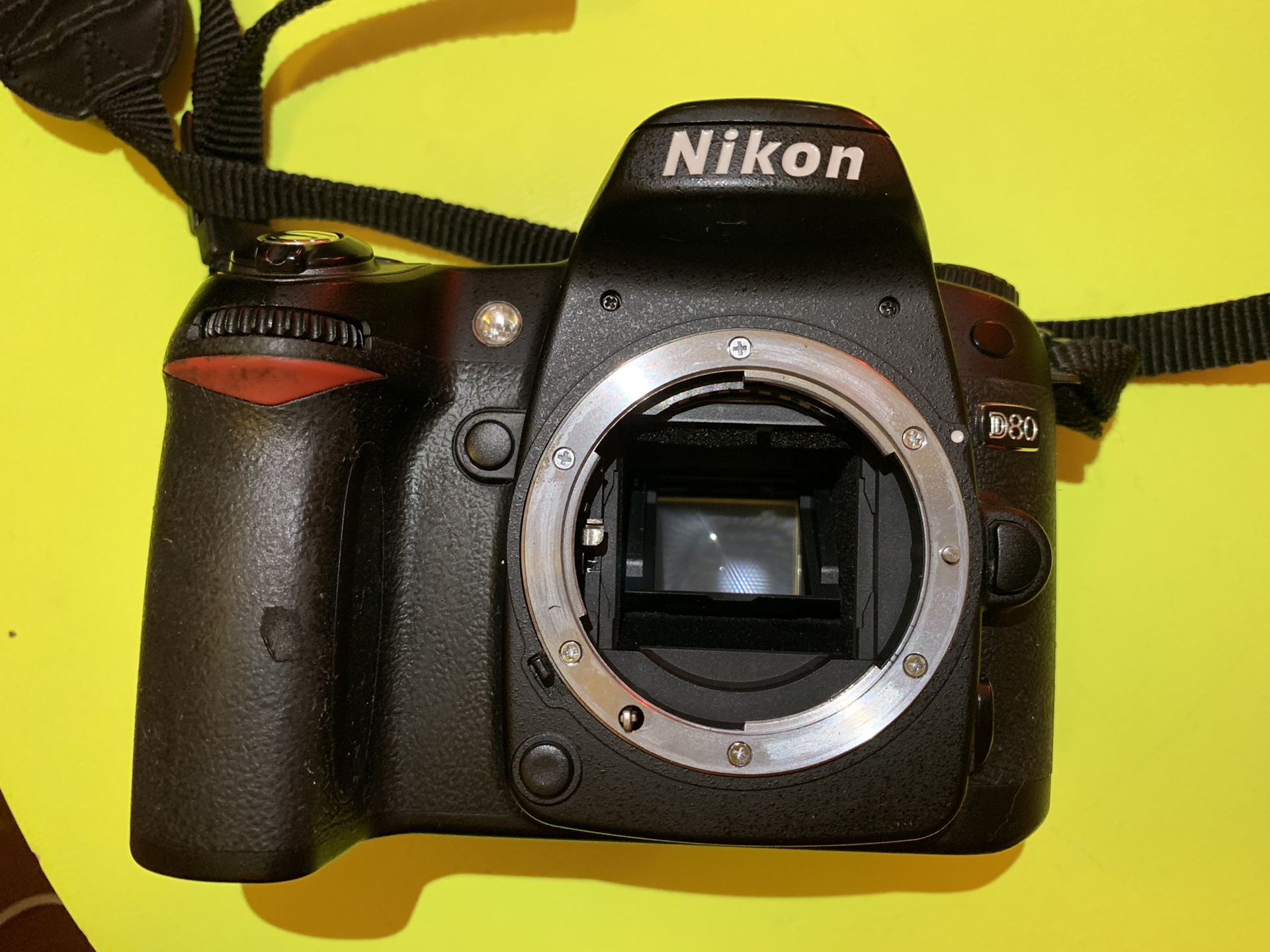 Nikon D80 Digital SLR Camera 18 135mm AF S DX Zoom Nikkor Lens!