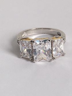 WOMENS RING SIZE 8. 💍💍💍