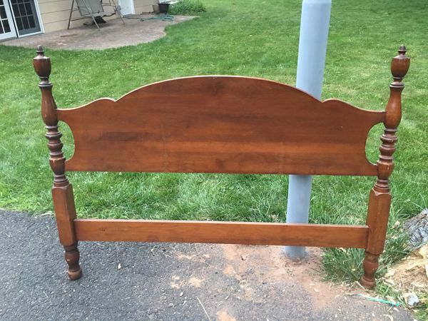 ETHAN ALLEN Heirloom Nutmeg Maple Queen Size Bed ...