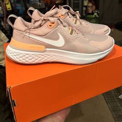 WMNS NIKE REACT MILER