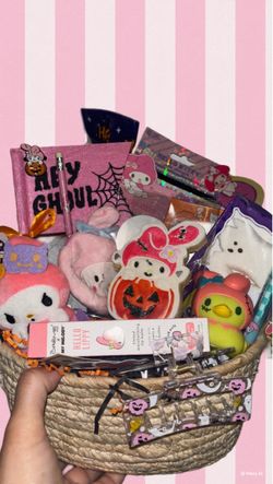 Hello Kitty & Friends Boo Basket