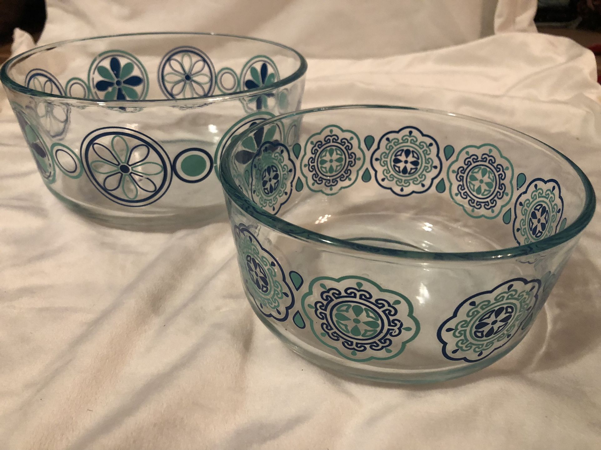 Set of 2 Vintage Pyrex Bowls Clear Glass Serving Bowls Blue Teal Floral Pinwheel