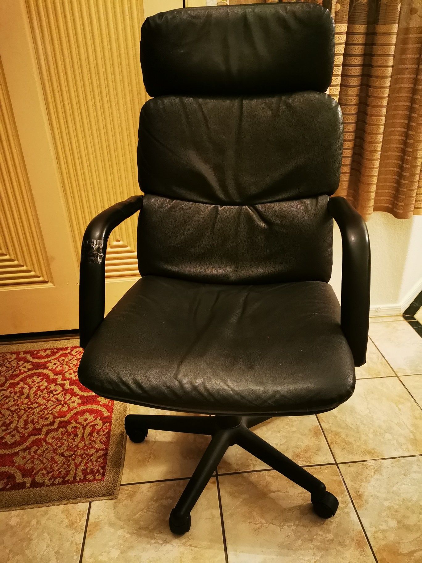 Black office chair $25