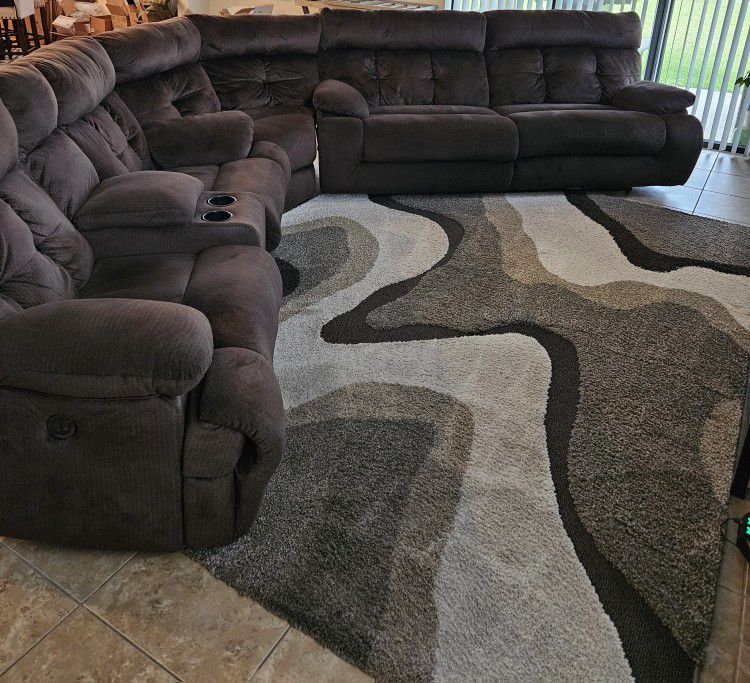 Reclining Couch With Rug