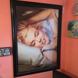 Marylin monroe large  framed print