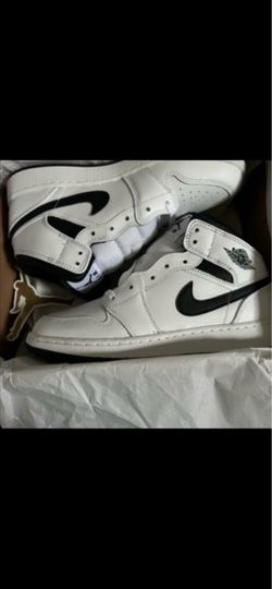 5.5Y Air Jordan 1 Mid GS White/Black - size