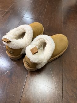 UGG koolaburra- Size 8