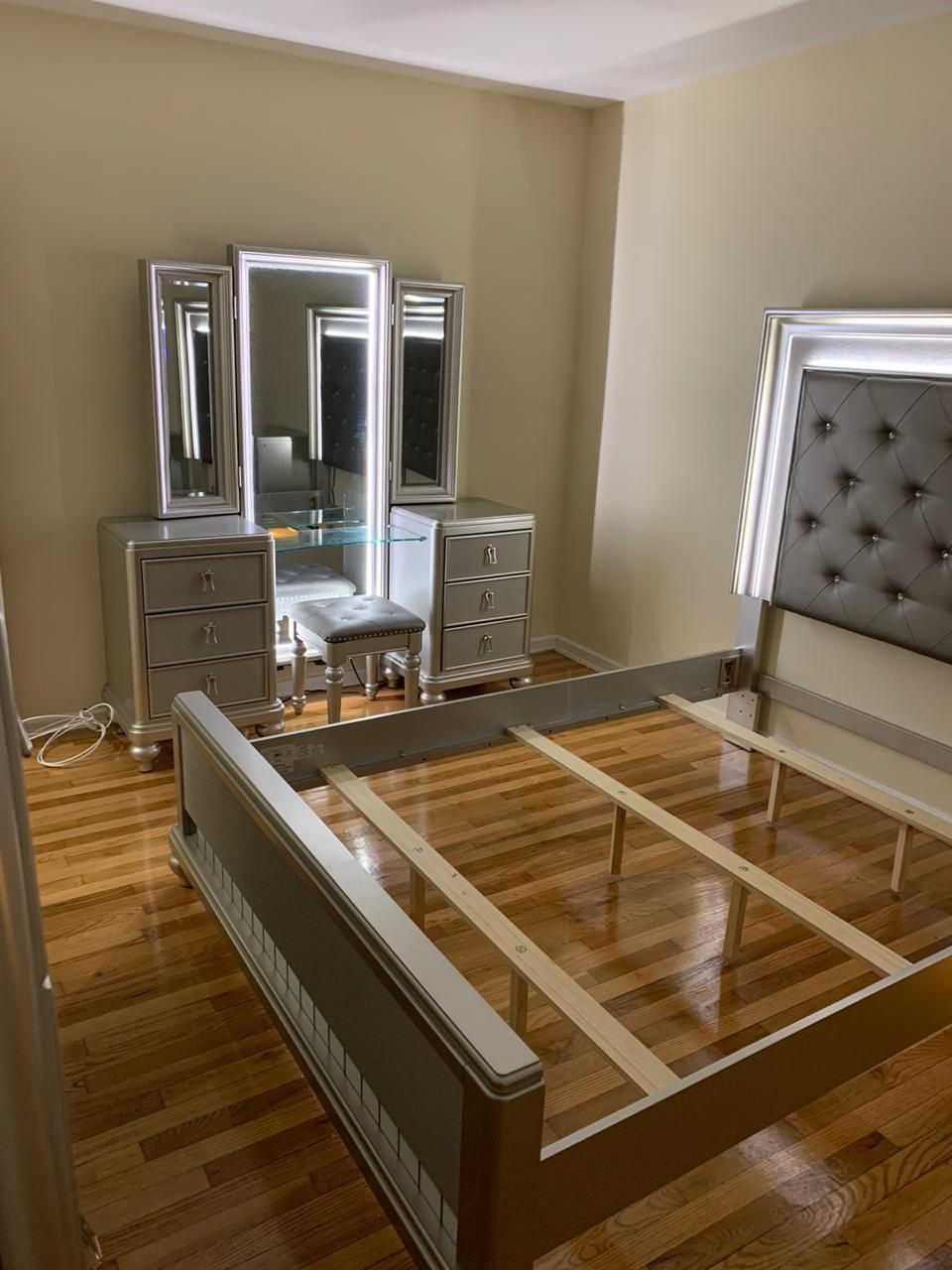 5 Piece Queen Gray Panel Bedroom Set with Vanity