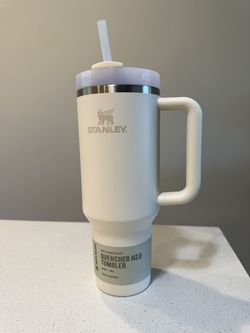 ⭐ NEW Stanley 40oz Quencher – Cream – $50